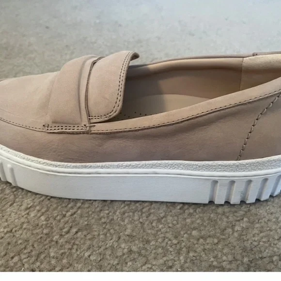 Clarks Women’s Platform Loafers US 9½ – Excellent Condition, Stylish & Comfy - Picture 3 of 8